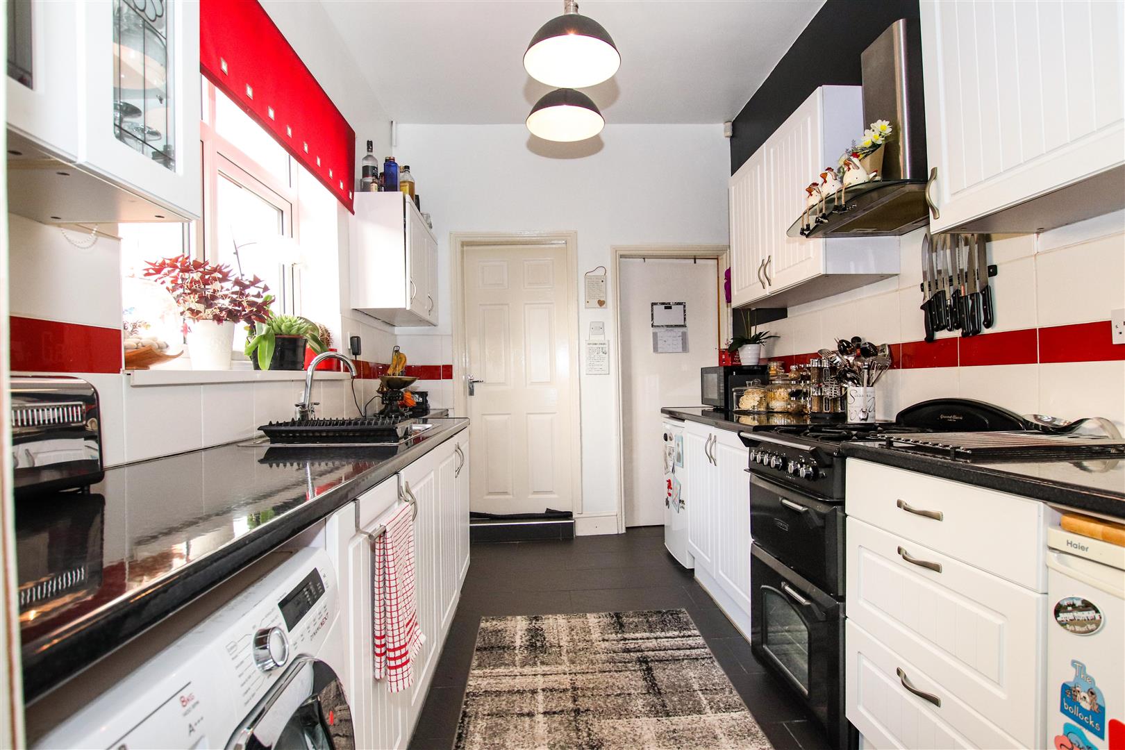 FITTED KITCHEN